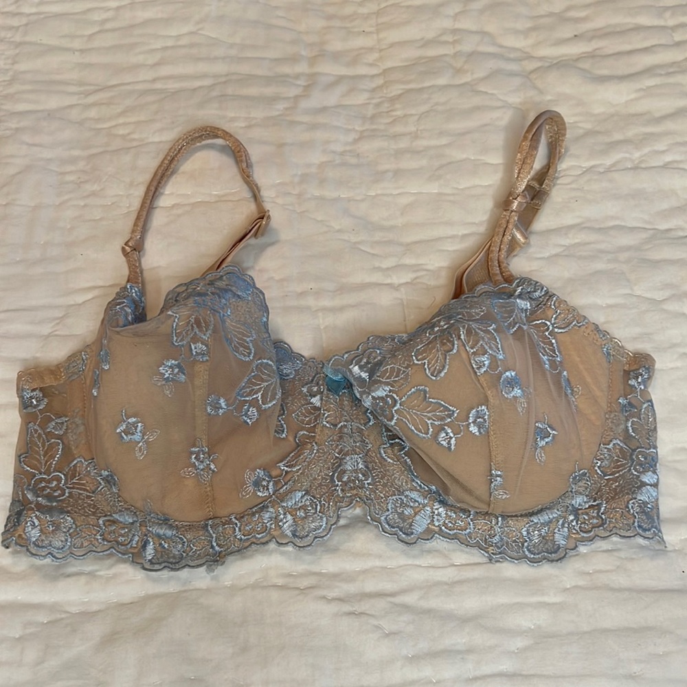 Bali nude lace bra with blue embroidery 34C